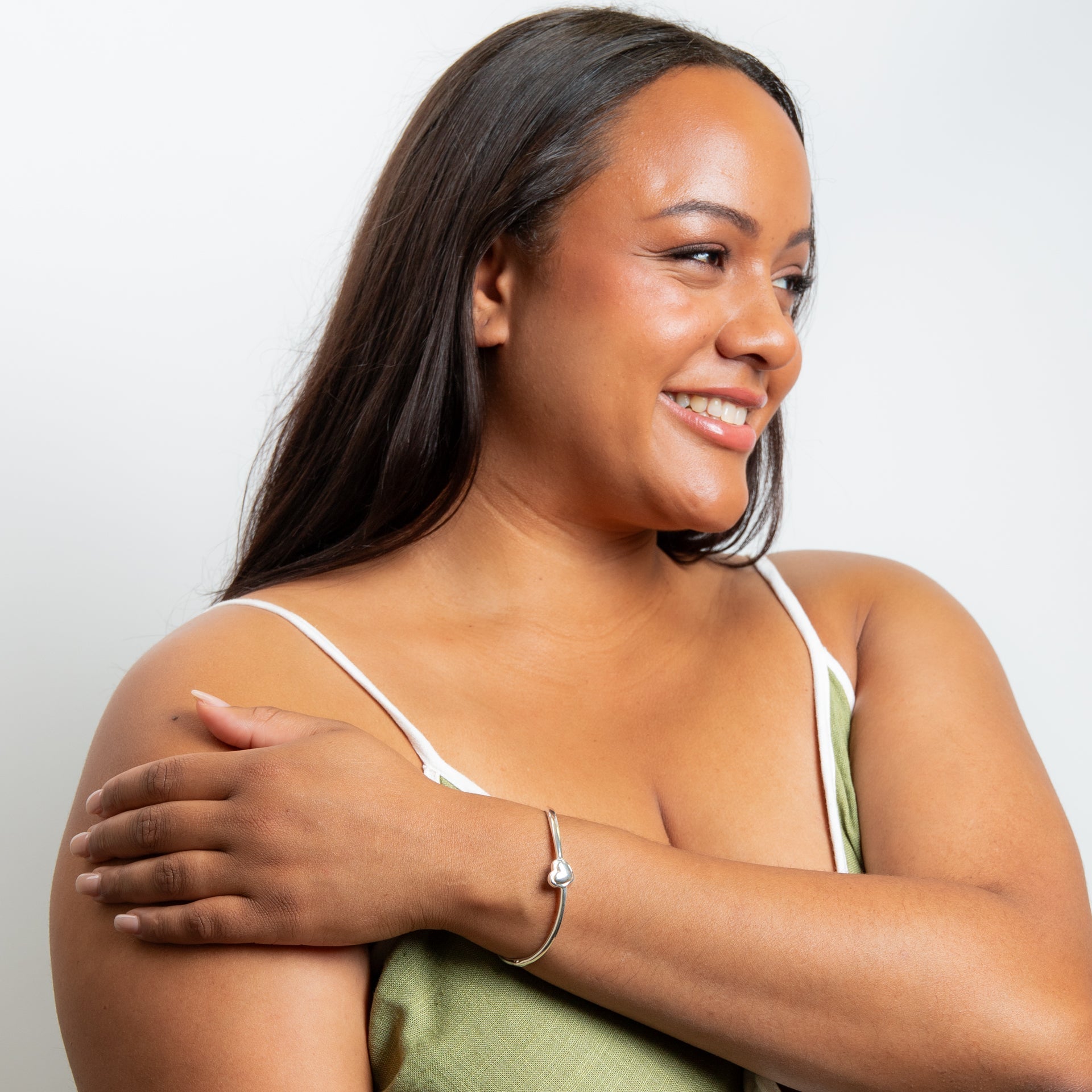 Hinge Plain Heart Bangle