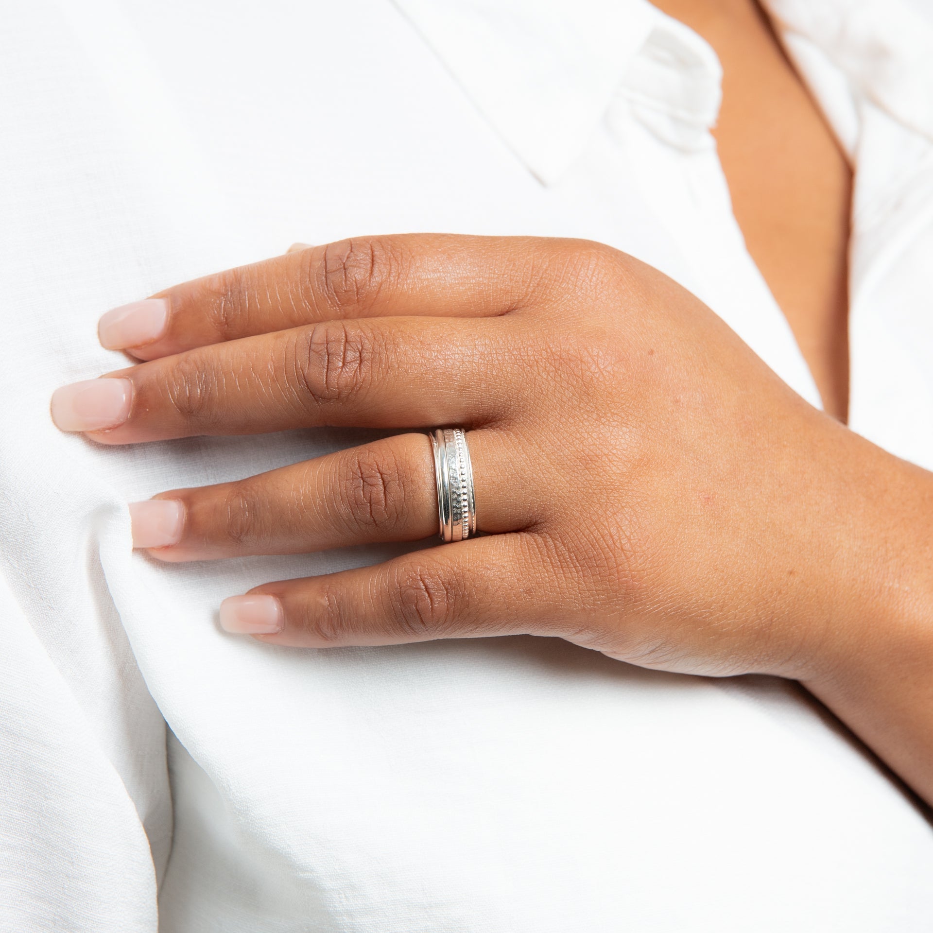 Ladies Stipple, Hammered and Plain Spinner Multi Ring