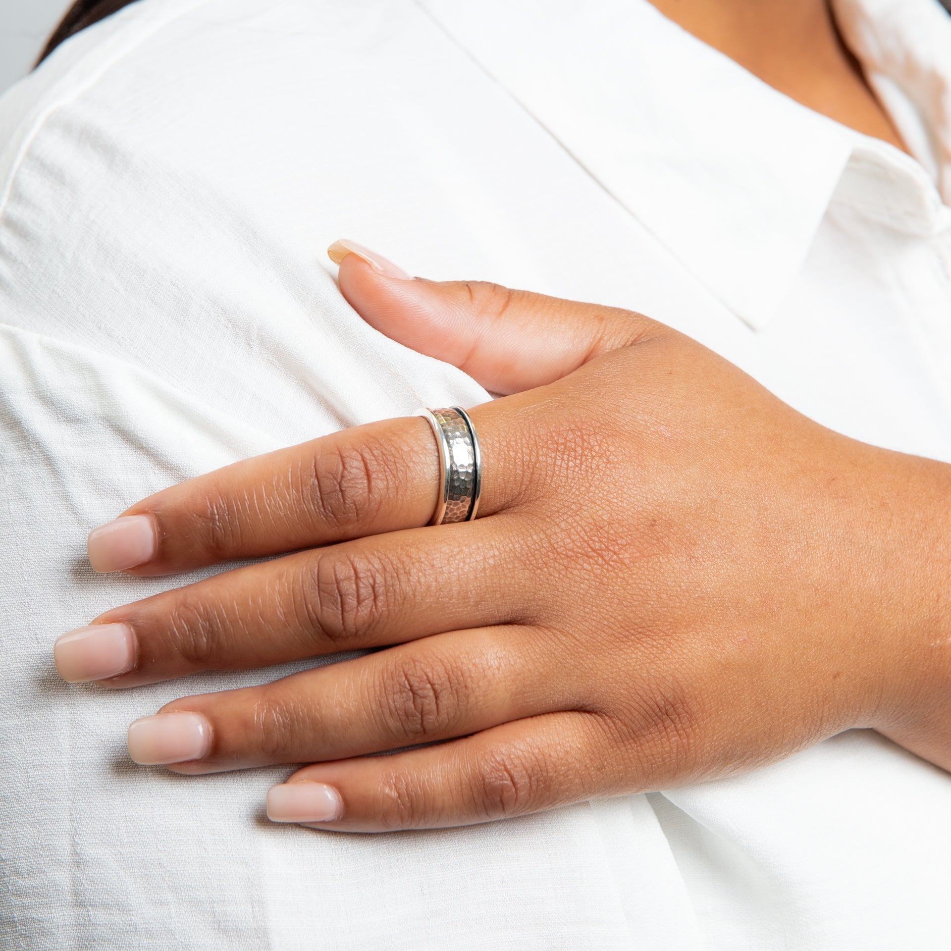 Mens Hammered Middle Spinner Ring